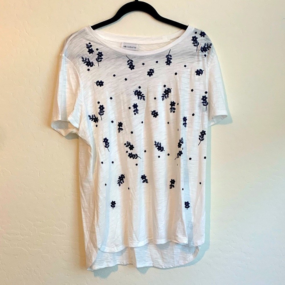NWT Liz Claiborne White with Blue Florals Top